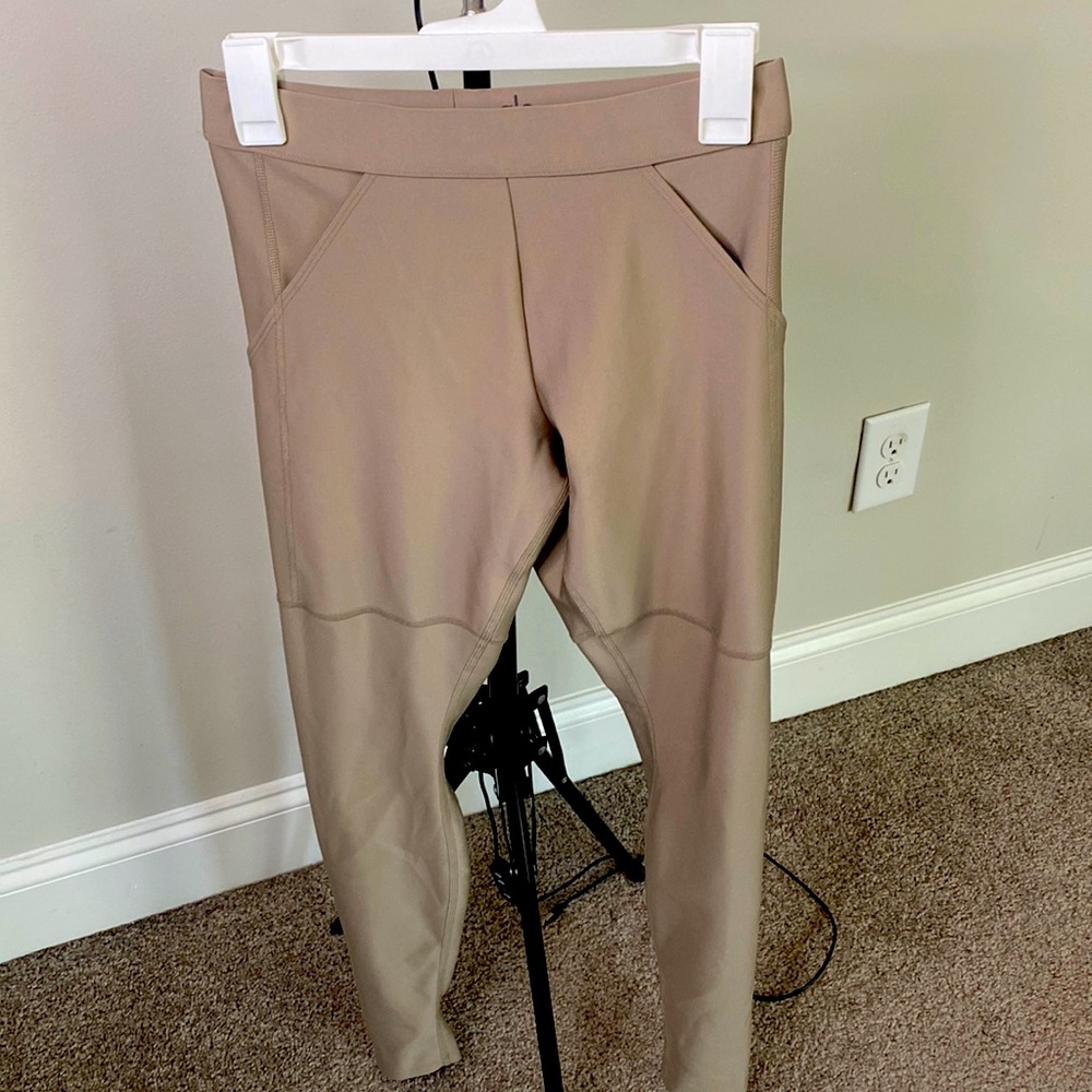 Alo leggings, Tan, Size M